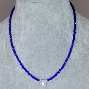 Stunning Deep Blue and Pearl Choker